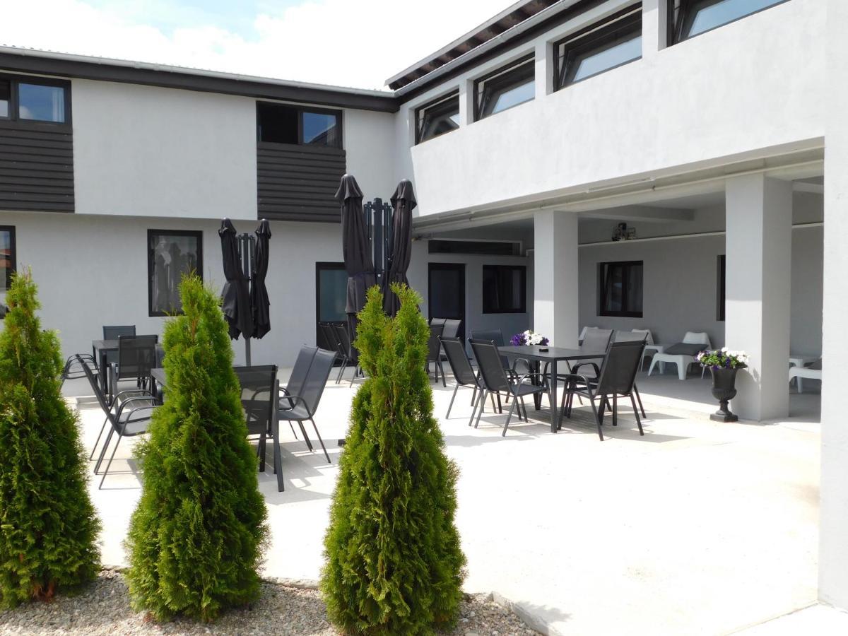 Mountain Vista Suites Зэрнешти Экстерьер фото