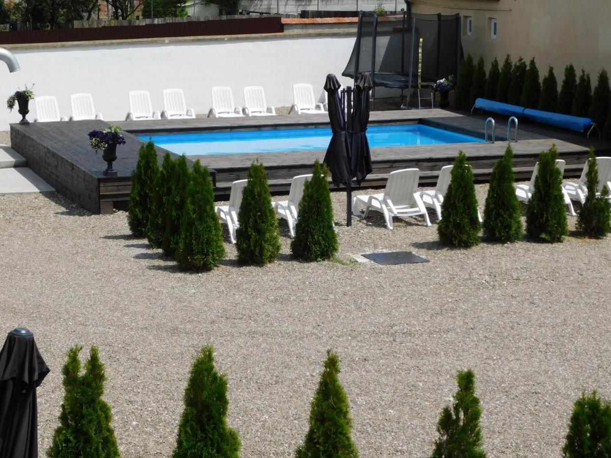 Mountain Vista Suites Зэрнешти Экстерьер фото